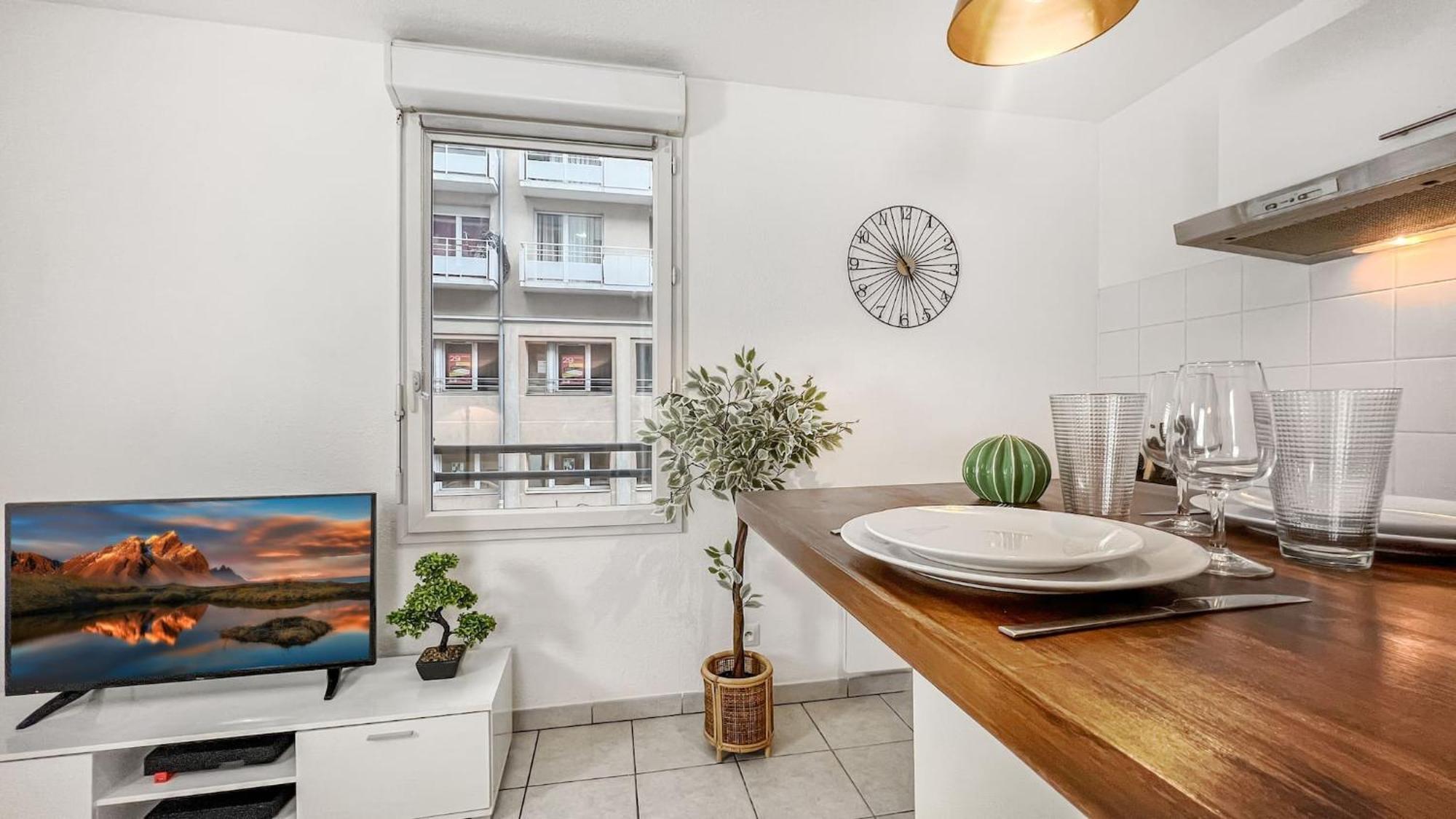 Homey Wild - Proche Gare Et Tram - Proche Centre - Balcon Prive - Parking Prive - Wifi Gratuit Annemasse Bagian luar foto